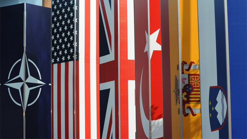 NYT: США заверили Европу в сохранении "ядерного зонтика"