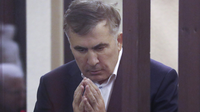Саакашвили приговорили еще к четырем с половиной годам лишения свободы