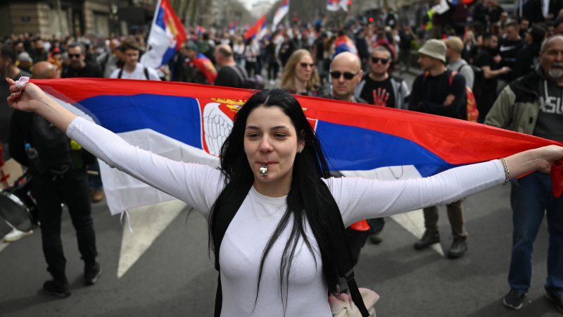 Среди протестующих в Сербии никто не выступает за диалог, заявил Вулин