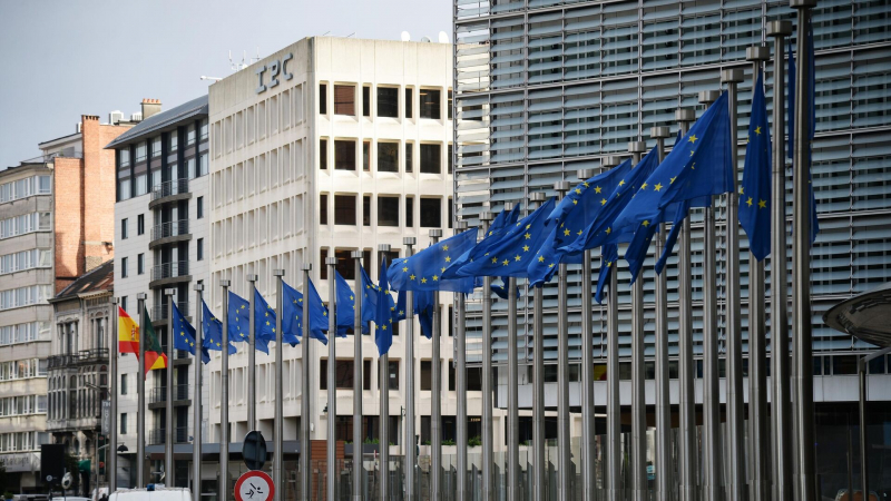 Европа не заменит США в военной поддержке Украины, заявил депутат ЕП