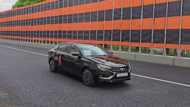 Новую Lada Aura заметили в кортеже президента Венесуэлы в Москве