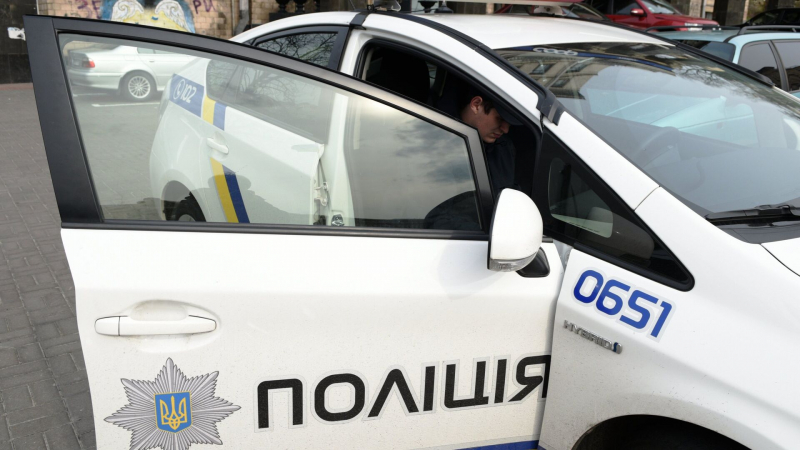 В Житомире мужчина бросил гранату в людей