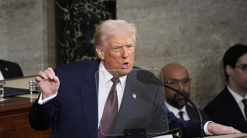 Более 40 процентов американцев не верят словам Трампа, показал опрос