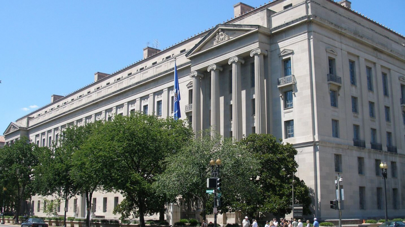 Пособница Эпштейна ответила на все вопросы минюста США