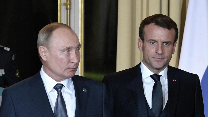 В Кремле прокомментировали телефонный разговор Путина и Макрона