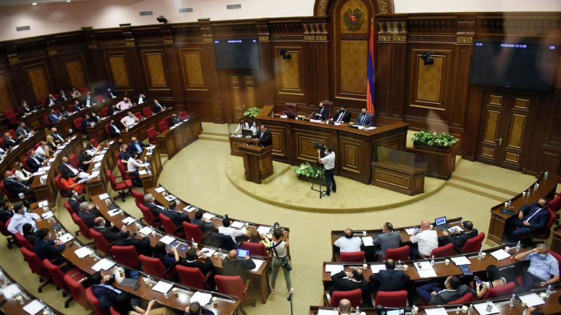 В парламенте Армении заговорили о запрете российских телеканалов