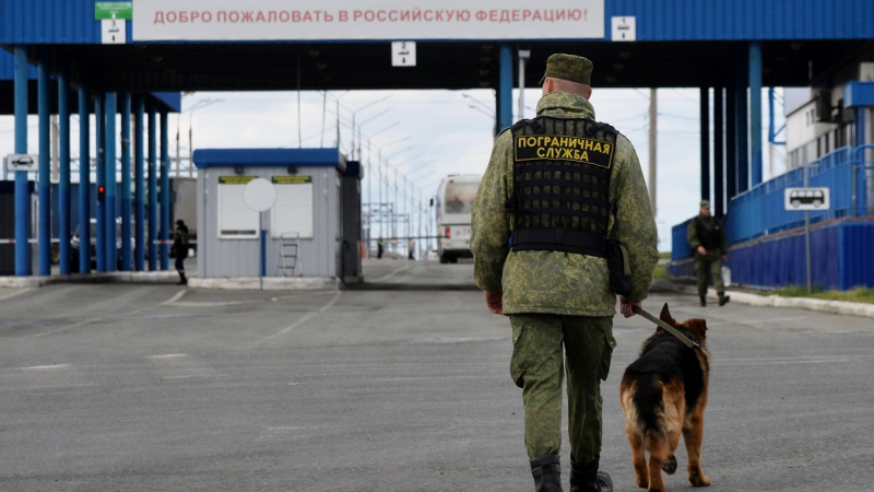 "Их склоняют к госперевороту". Что назревает у российских границ