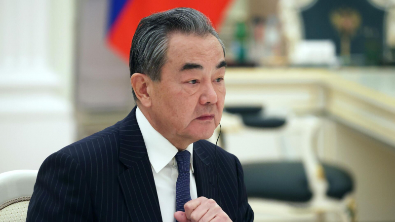 Китай и Россия поддержат высокую степень взаимного доверия, заявил Ван И
