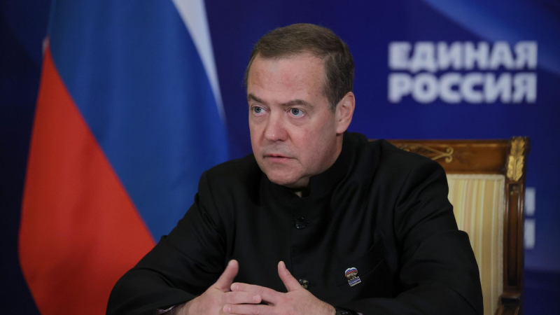 Медведев осудил требование Байдена снизить возраст мобилизации на Украине